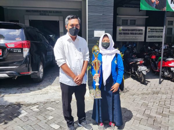 Aulia Rahmah Wiyanti Juara 1 Festival Lomba Seni Siswa Nasional (FLS2N) Tingkat  Kabupaten  Bantul