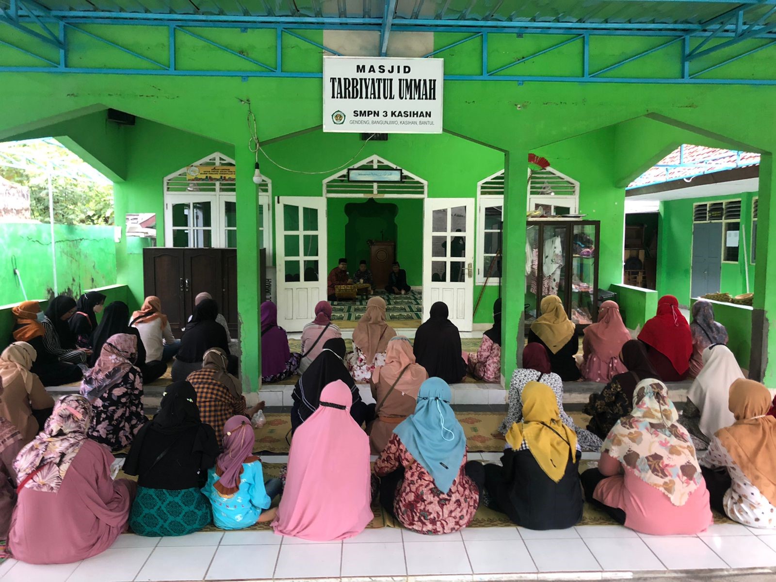 “Barokah menuju Kemuliaan” Pengajian Ahad legi di SMP Negeri 3 Kasihan oleh Ustadz Syamsul Mu.arif,S.H